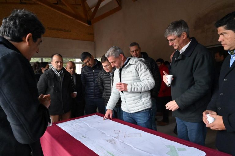 Arcioni recorrió la obra del primer Parque Científico Tecnológico Agroforestal del CIEFAP en la Patagonia