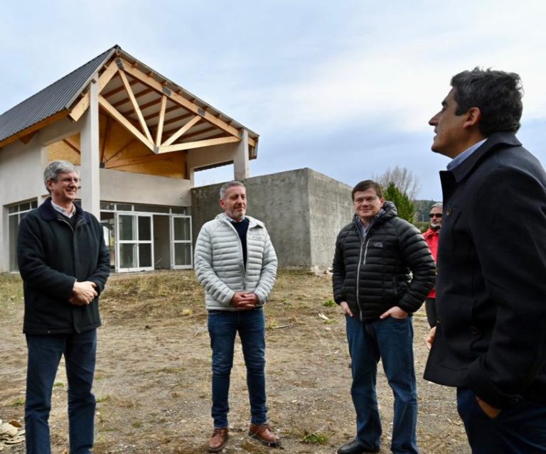 Arcioni firmó con Alberto Fernández la conclusión de la sede del CIEFAP en Esquel